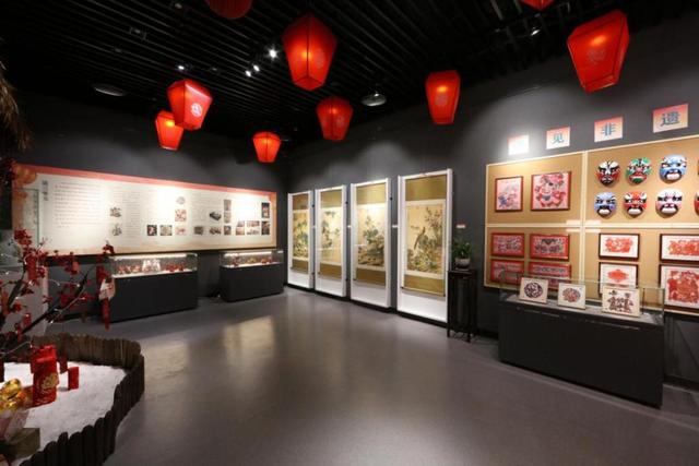 大渡口区文化双翼 博物馆与非遗中心携手承办展览展示